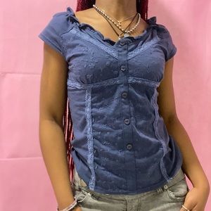 Navy blue floral v neck embroidered short sleeve top with buttons 💙

Size small